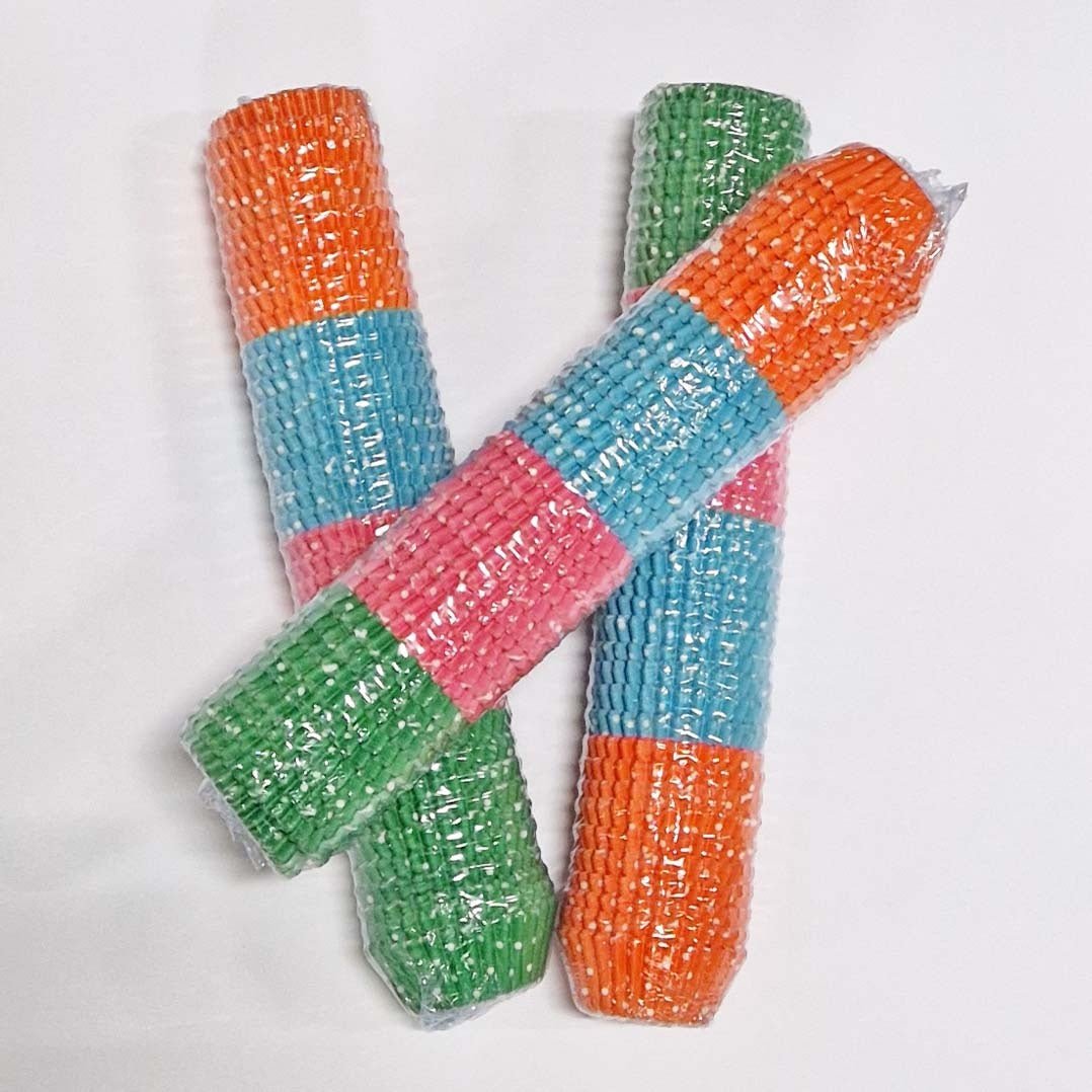 Baking cups - polka dots (1.000 st) - Cupcakedozen.nl