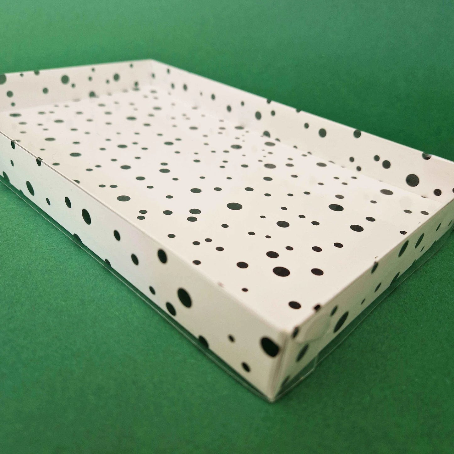 Zwarte stippen (brievenbus)doos voor koekjes (10 st) - Cupcakedozen.nl