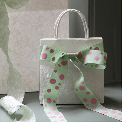 Mintgroen lint met roze stippen