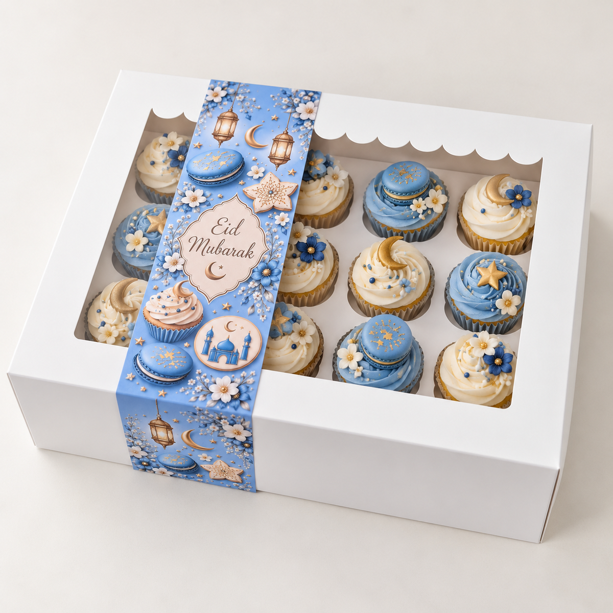 Witte doos voor 12 cupcakes met blauwe Eid Mubarak sleeve en blauwe cupcakes