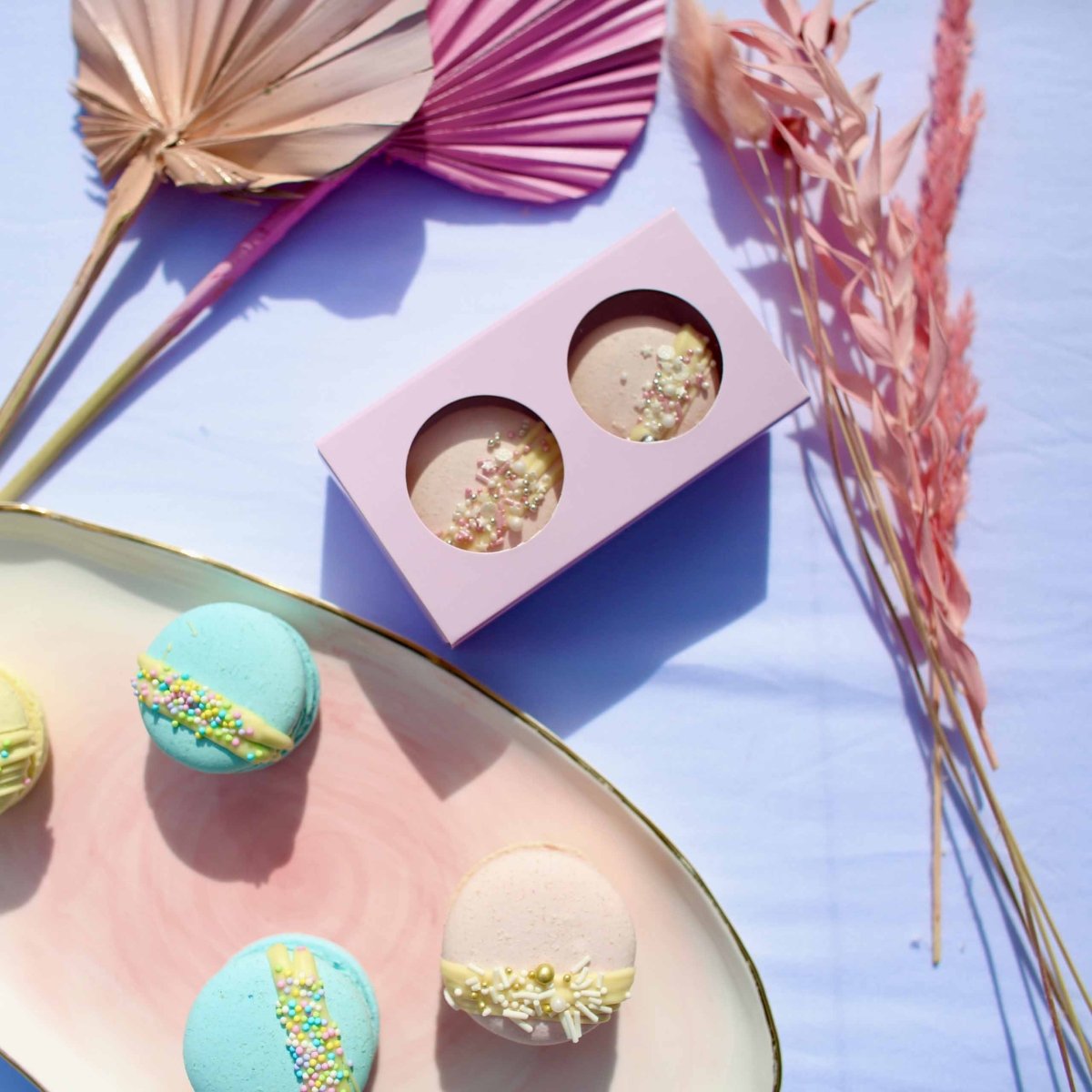 Luxe roze macarondozen - Cupcakedozen.nl