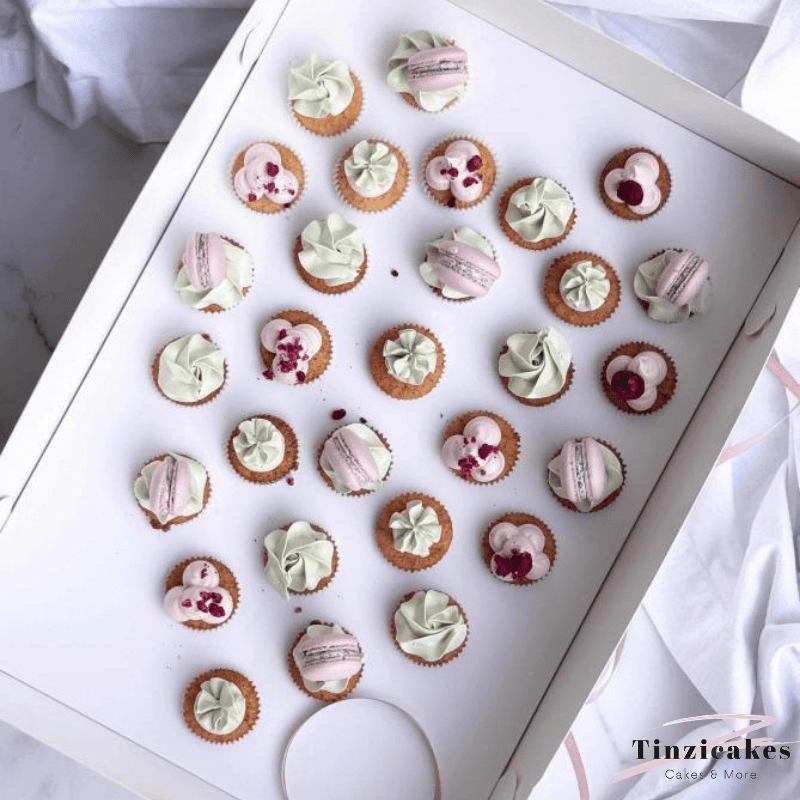 Doos voor 29 minicupcakes - hart (10 st) - Cupcakedozen.nl