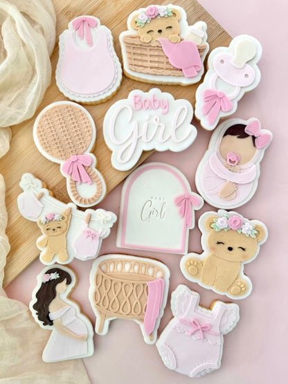 Babyshower koekjes in roze en beige met Baby Girl, beertje, rompertje en speen