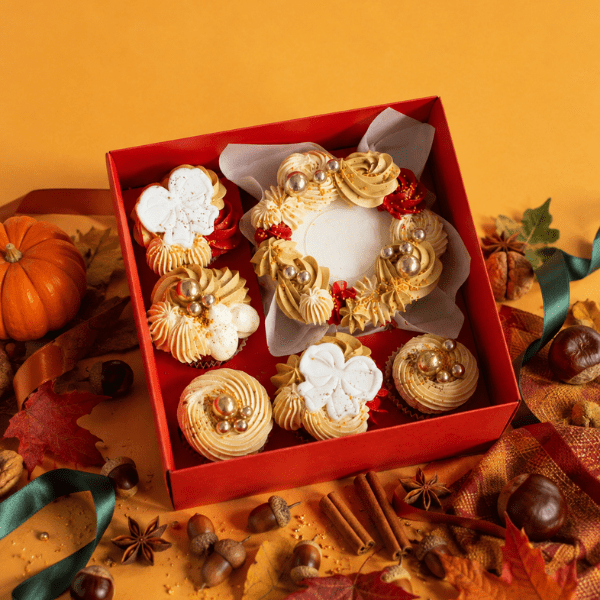 Rode bento combibox + 5 cupcakes (10 st) - Cupcakedozen.nl