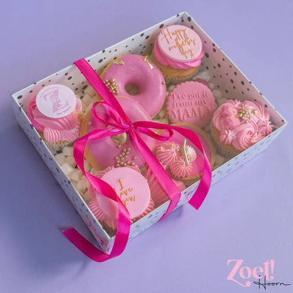 Witte sweet box met zwarte stippen (10 st) - Cupcakedozen.nl