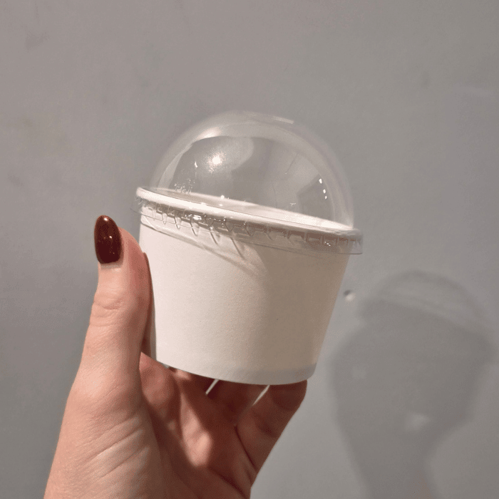 Dot cake cups with clear dome lids (50 pcs)