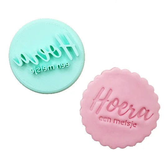 Koekstempel - Hoera een meisje - Cupcakedozen.nl