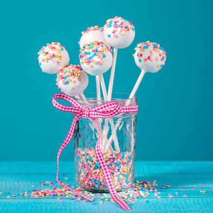 Witte cakepop stokjes (25 st) - Cupcakedozen.nl