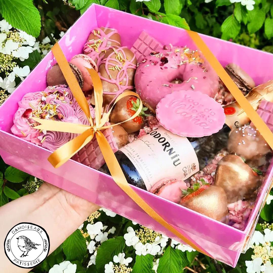 Roze sweet box met transparant deksel (10 st) - Cupcakedozen.nl