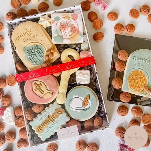 Zwarte stippen (brievenbus)doos voor koekjes (10 st) - Cupcakedozen.nl