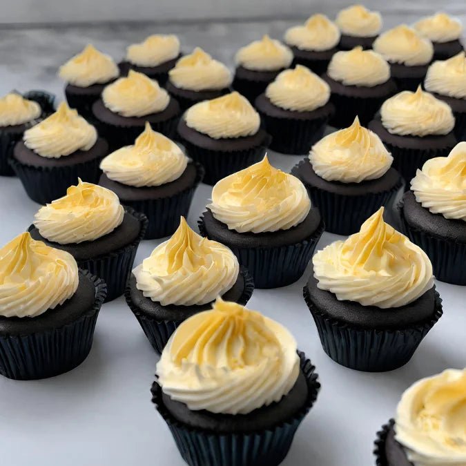 Zwarte baking cups (360 st.) - Cupcakedozen.nl